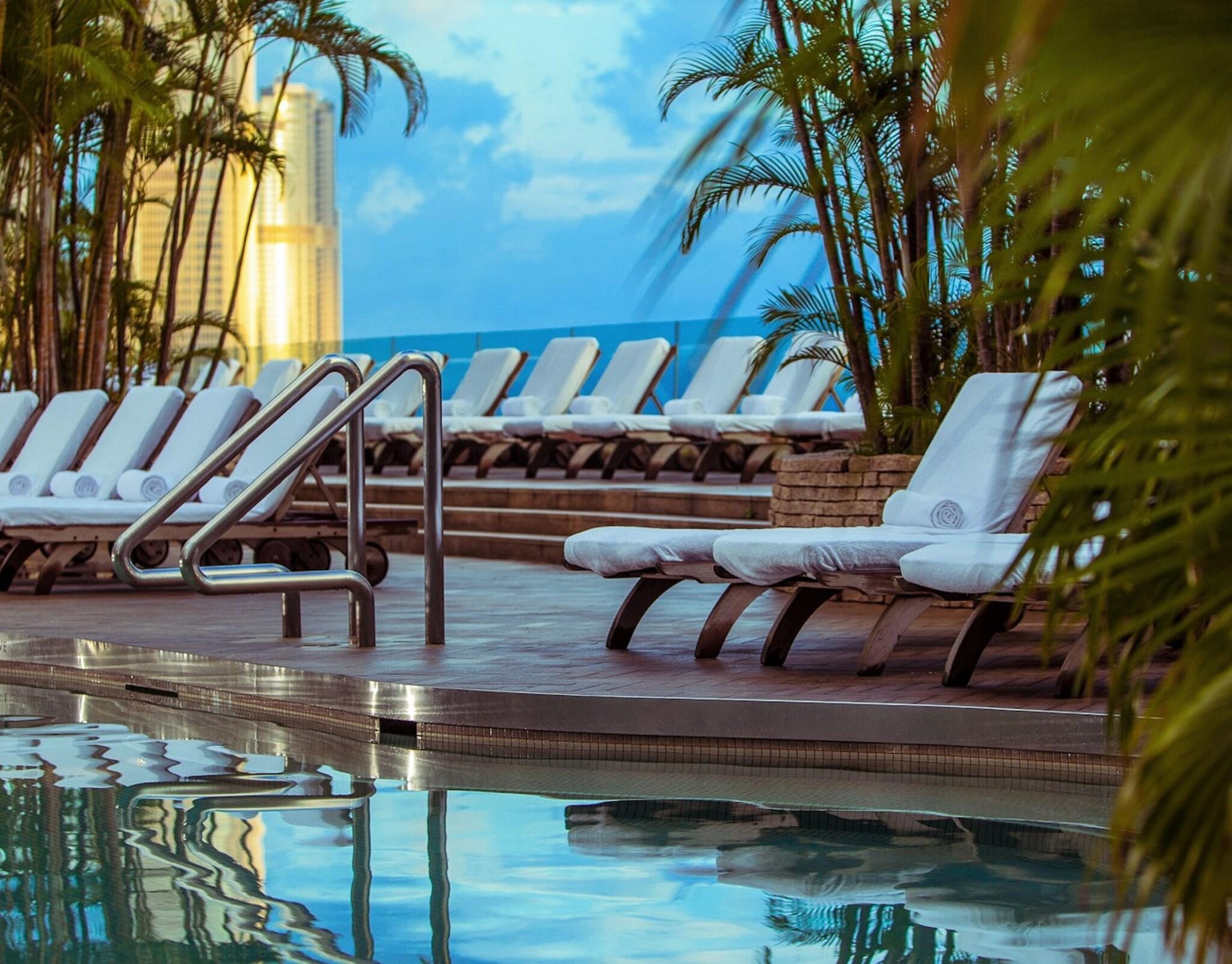 Renaissance Hong Kong Harbour View Hotel